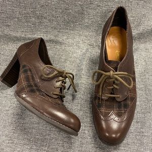 Etienne Aigner Quest oxford wing-tipped heels womens shoes size 7 brown leather